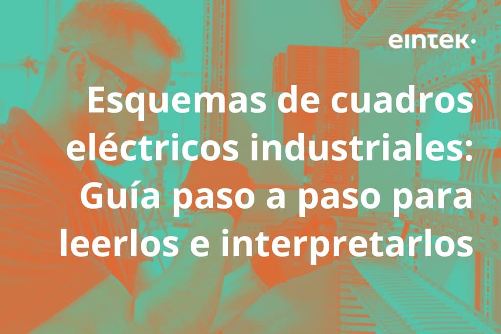 Técnico trabajando en cuadro eléctrico industrial