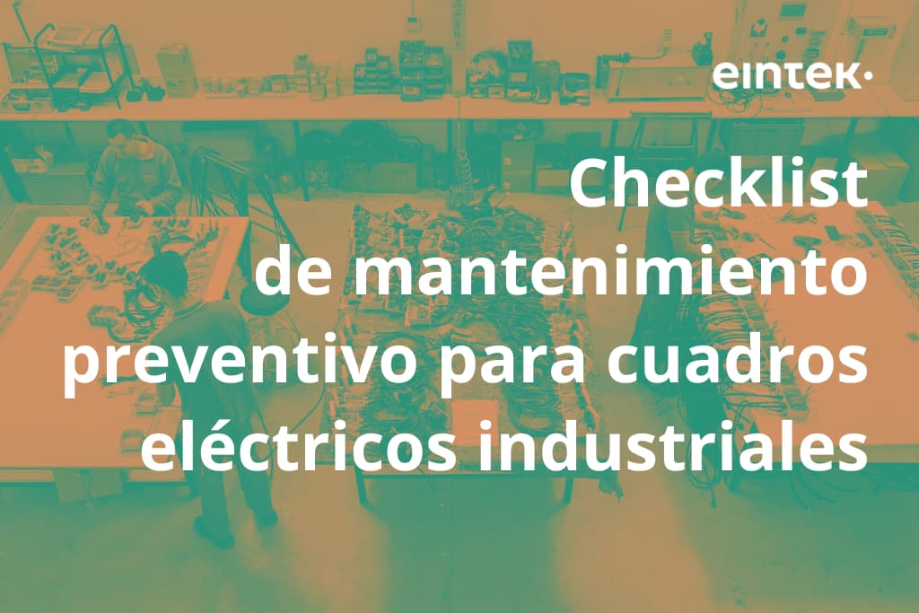 Técnicos de Eintek trabajando en el montaje y mantenimiento de cuadros eléctricos industriales.